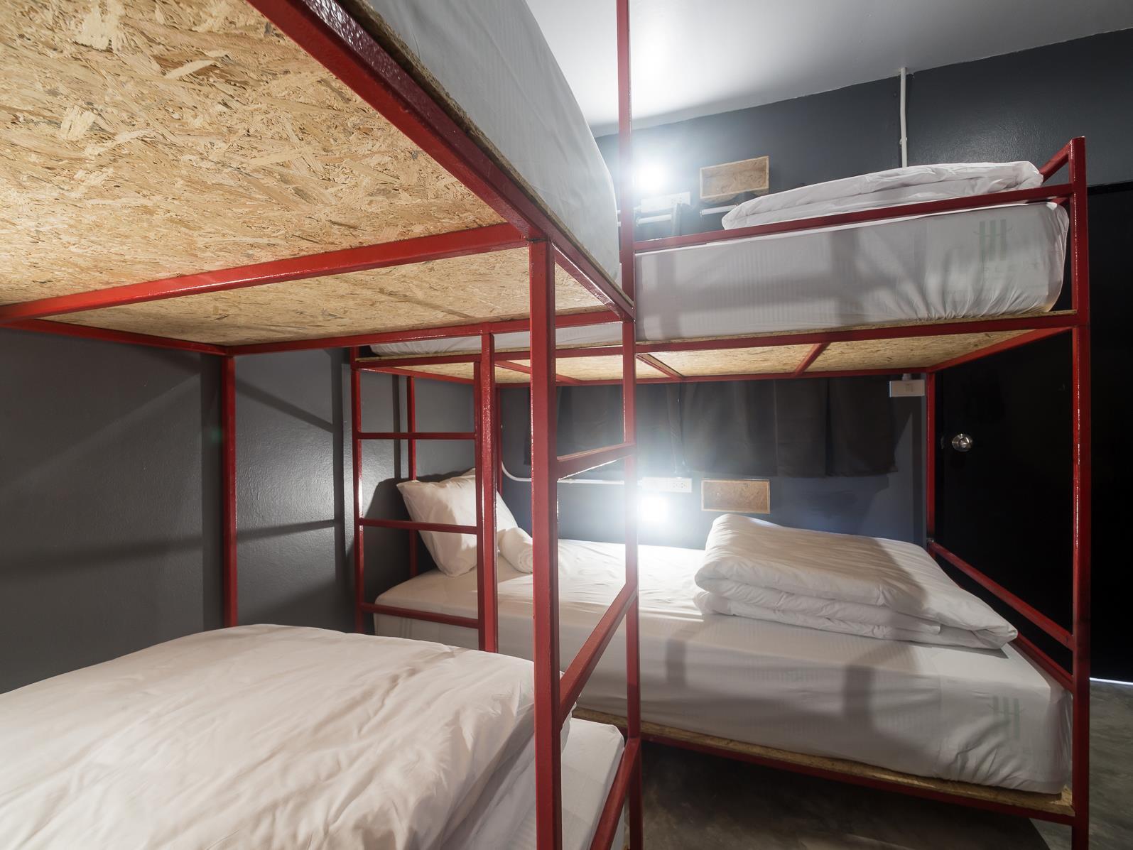 Bed Hostel Phuket Extérieur photo