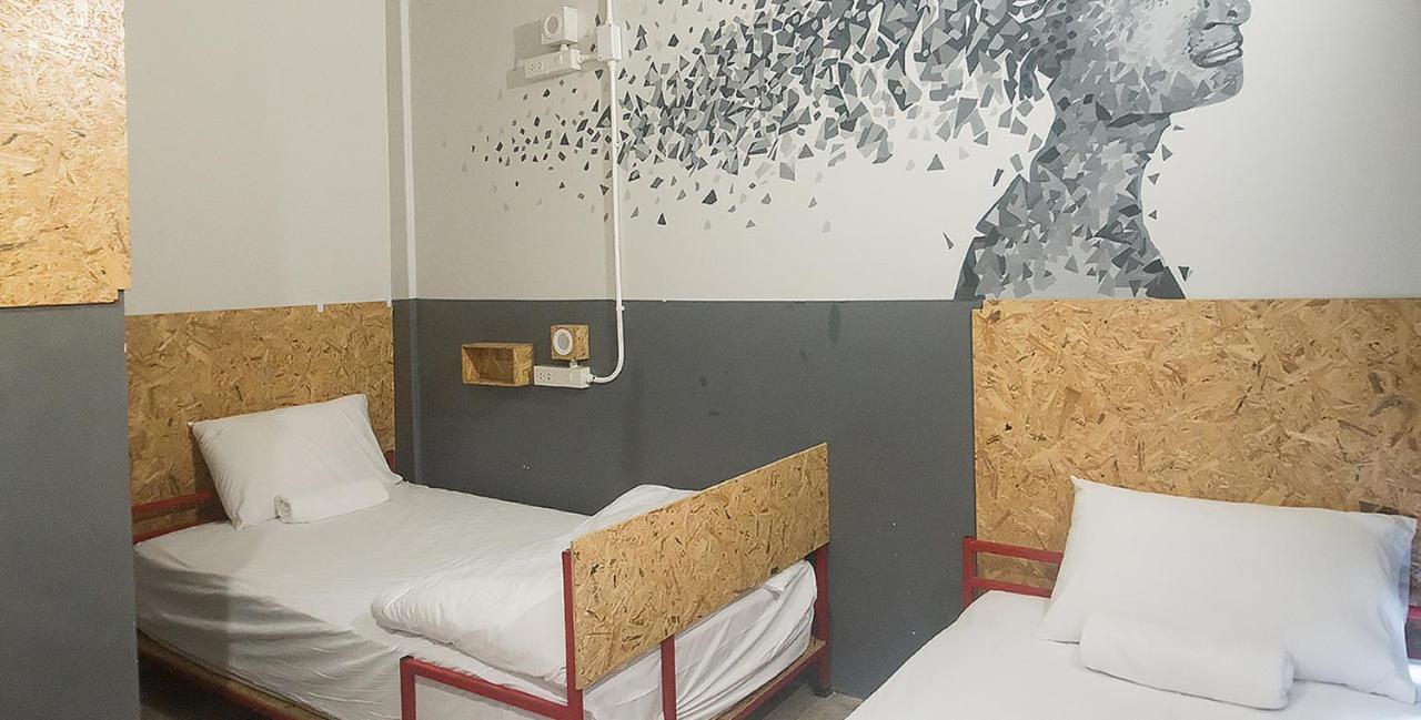 Bed Hostel Phuket Extérieur photo
