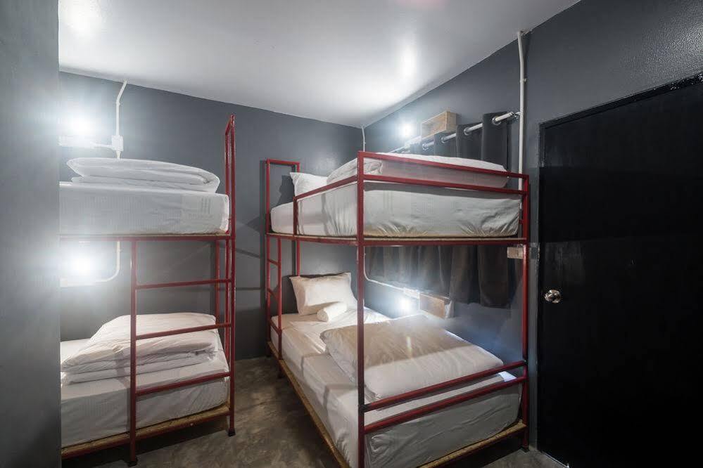 Bed Hostel Phuket Extérieur photo